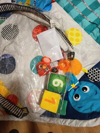 Manta de actividades para bebé