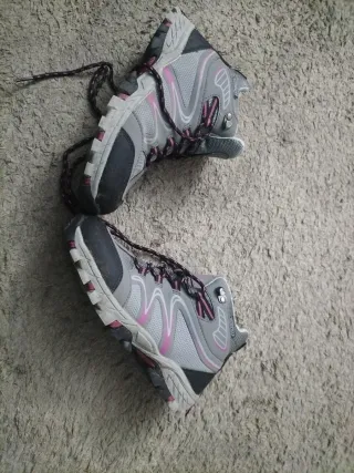 Botas de montaña niña talla 34 waterproof