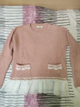 Jersey rosa con encaje y volantes