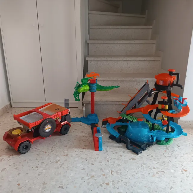 Lote Hot Wheels y Monster Trucks