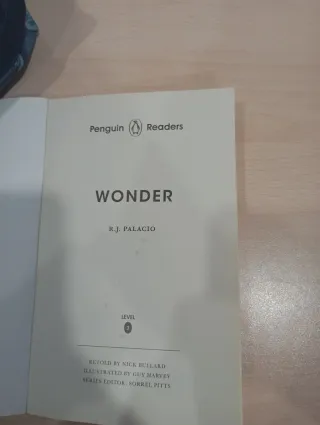 Wonder (edición en inglés) – Buen estado