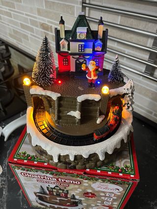 Villaggio Natalizio con trenino e luci