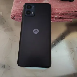 Telefono Motorola blu. In omaggio cover e vetro temperato
