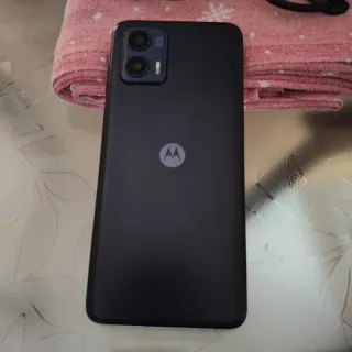 Telefono Motorola blu. In omaggio cover e vetro temperato