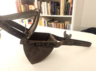 Antigua prensa manual de cocina