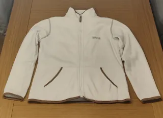 Chaqueta polar blanca con cremallera