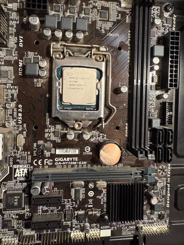 Procesador Intel i3-7100 + Placa Gigabyte H110M-S2