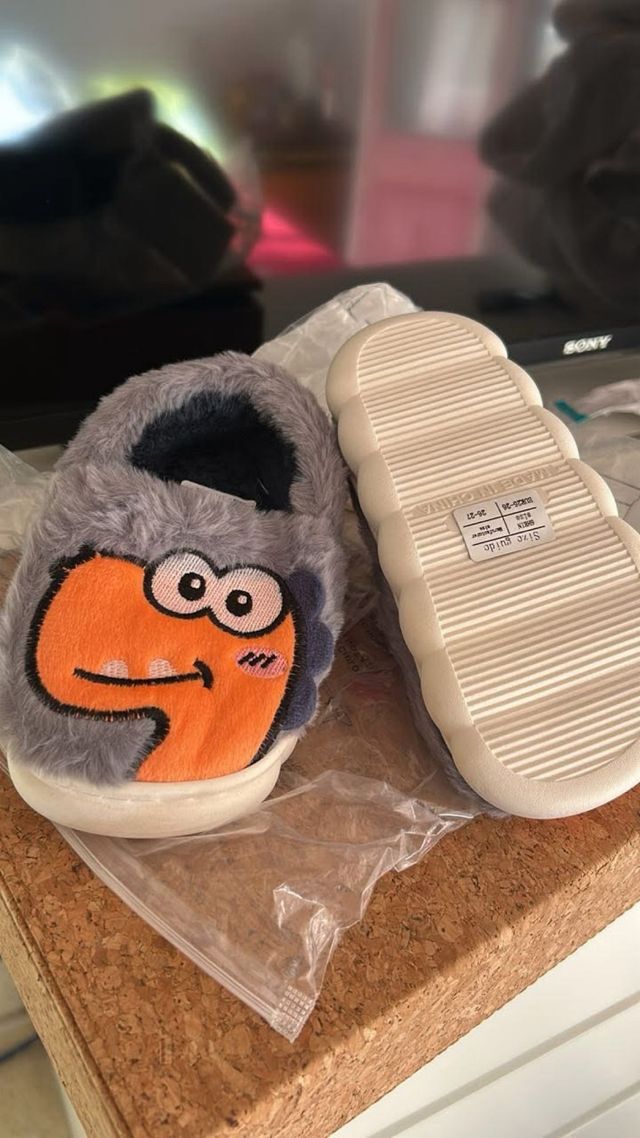 Pantuflas niño dinosaurio peluche