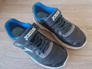 Zapatillas Joma con luces, para niño. talla 33
