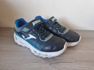 Zapatillas Joma con luces, para niño. talla 33