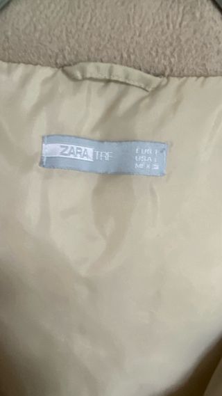 Anorak con capucha beige