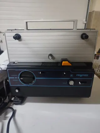 Proyector Raynox 3000