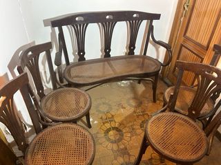 Conjunto sofa y sillas de rejilla antiguas