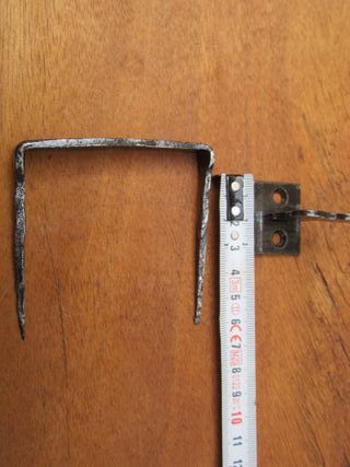 Pestillo antiguo forja con pomo punteado, s. XVIII