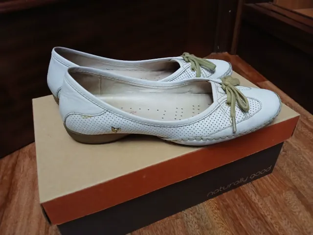 Zapatos planos blancos mujer