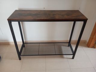 Mesa recibidor, patas de forja y tabla de madera