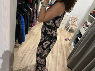 Mono floral negro y rosa