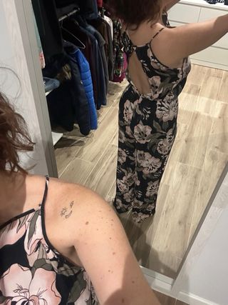 Mono floral negro y rosa