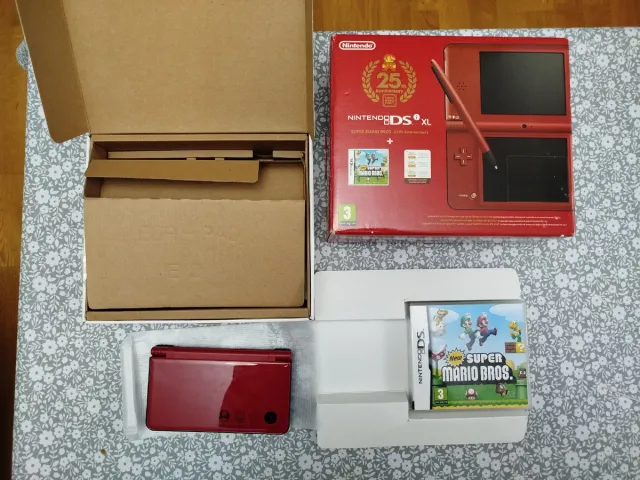 Nintendo DSi XL Edición Mario 25 Aniversario