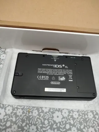 Nintendo DSi XL Edición Mario 25 Aniversario