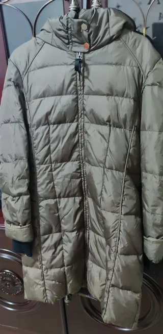 Abrigo plumífero marrón