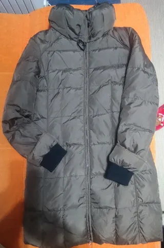 Abrigo plumífero marrón