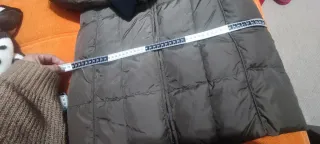 Abrigo plumífero marrón