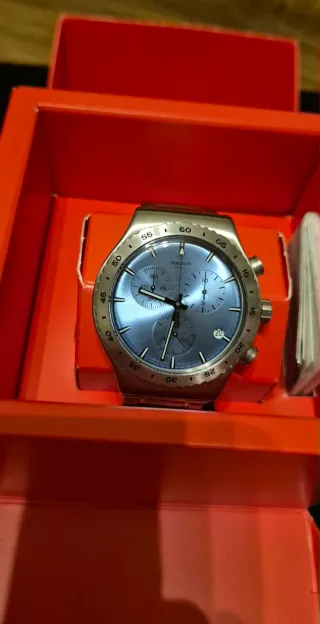 Reloj Swatch modelo YVS528G Azul y Plateado