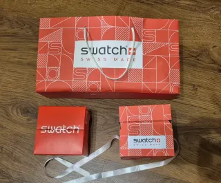 Reloj Swatch modelo YVS528G Azul y Plateado