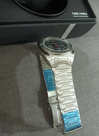 Reloj Time Force Negro y Plateado nuevo