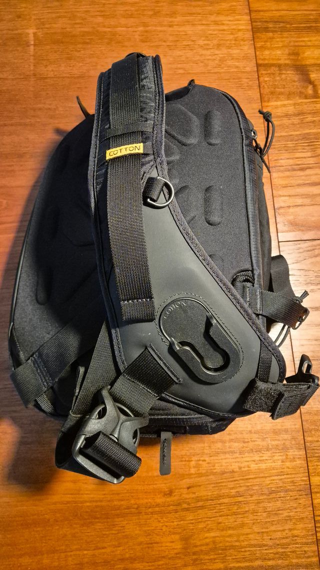 Cotton Carrier Hyker Sling Bag Negra