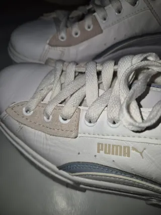 Zapatillas Puma Mujer Beige y Blancas
