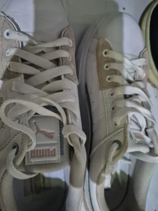 Zapatillas Puma Mujer Beige y Blancas