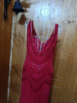 Vestido Largo Rojo con Pedrería