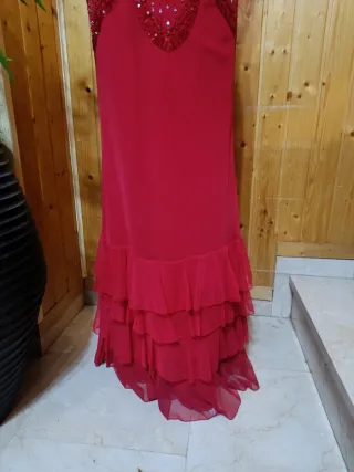 Vestido Largo Rojo con Pedrería