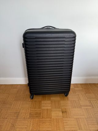 Maleta negra de viaje