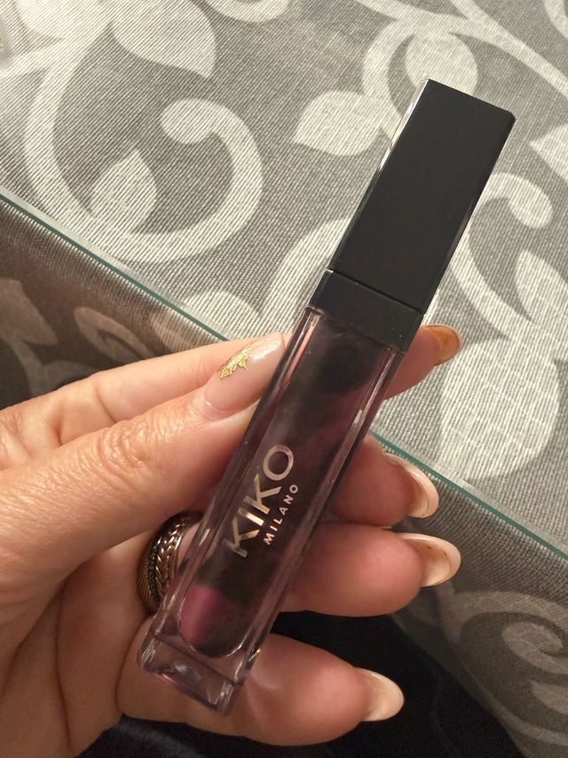 Brillo de labios Kiko Milano púrpura