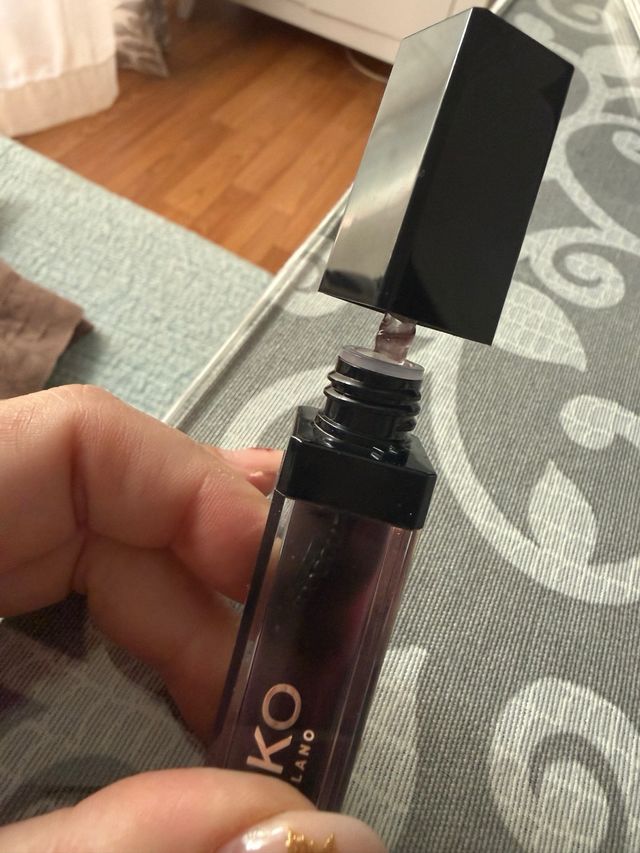 Brillo de labios Kiko Milano púrpura