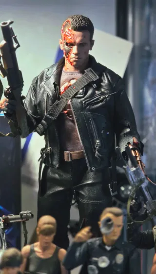 Hot Toys DX13 Terminator Damaged T-800 T2