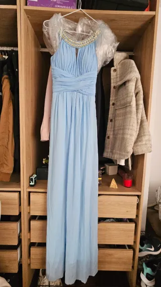 Vestido de fiesta azul con pedrería