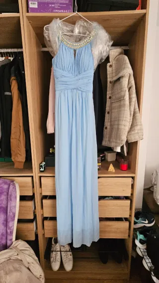 Vestido de fiesta azul con pedrería