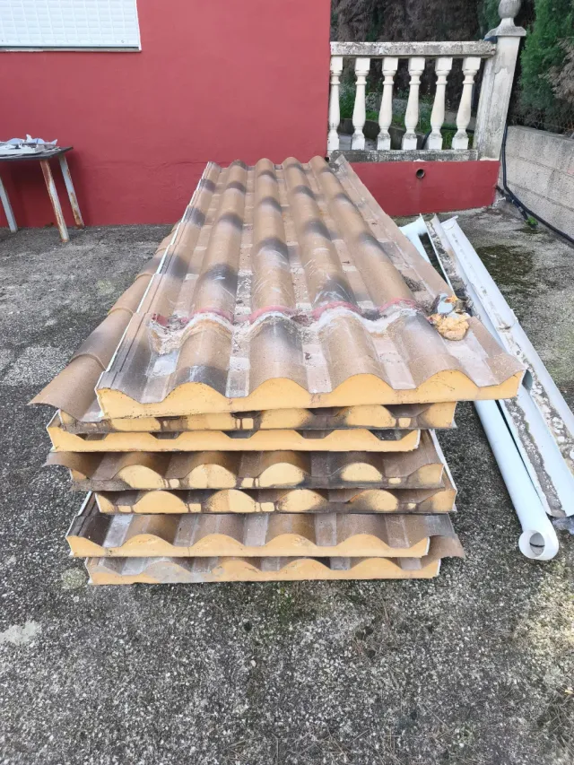 Panel Sándwich Teja Marrón .