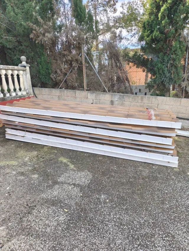 Panel Sándwich Teja Marrón .