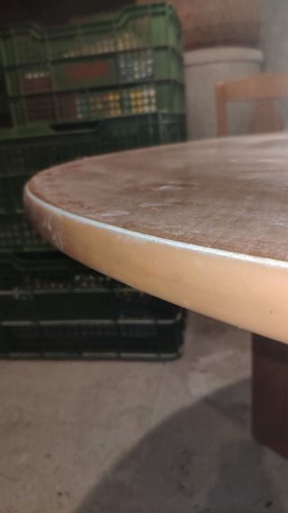 Mesa redonda de madera