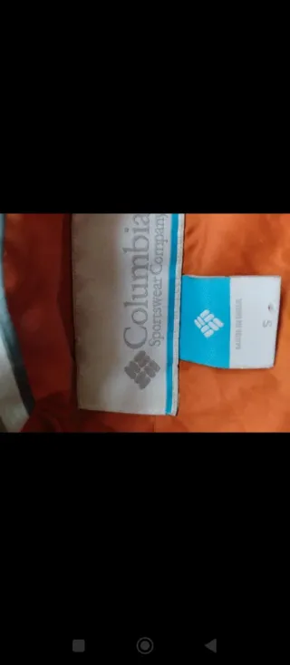 Abrigo Columbia impermeable montaña.