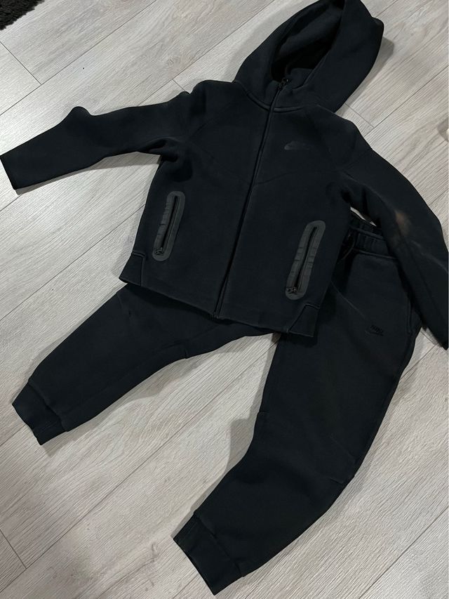 Conjunto Nike Tech Fleece Negro