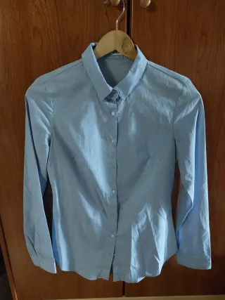 Camisa azul de manga larga