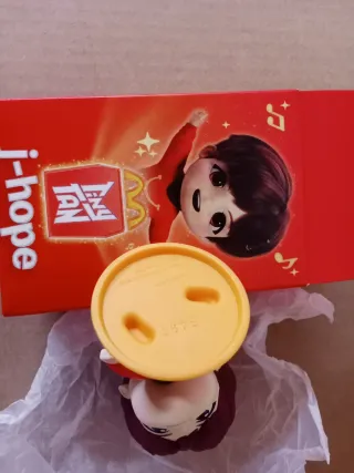 Figura J-Hope BTS x McDonald's