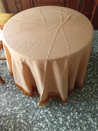 Mantel redondo vintage beige con flecos