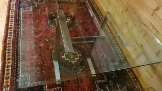 Tavolo di design in vetro e acciaio inossidabile 2 x 1,5 m